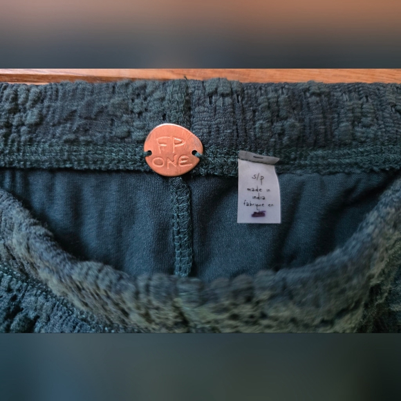 Free People Dark Green Patterned Women's Pants - Picture 2 of 6